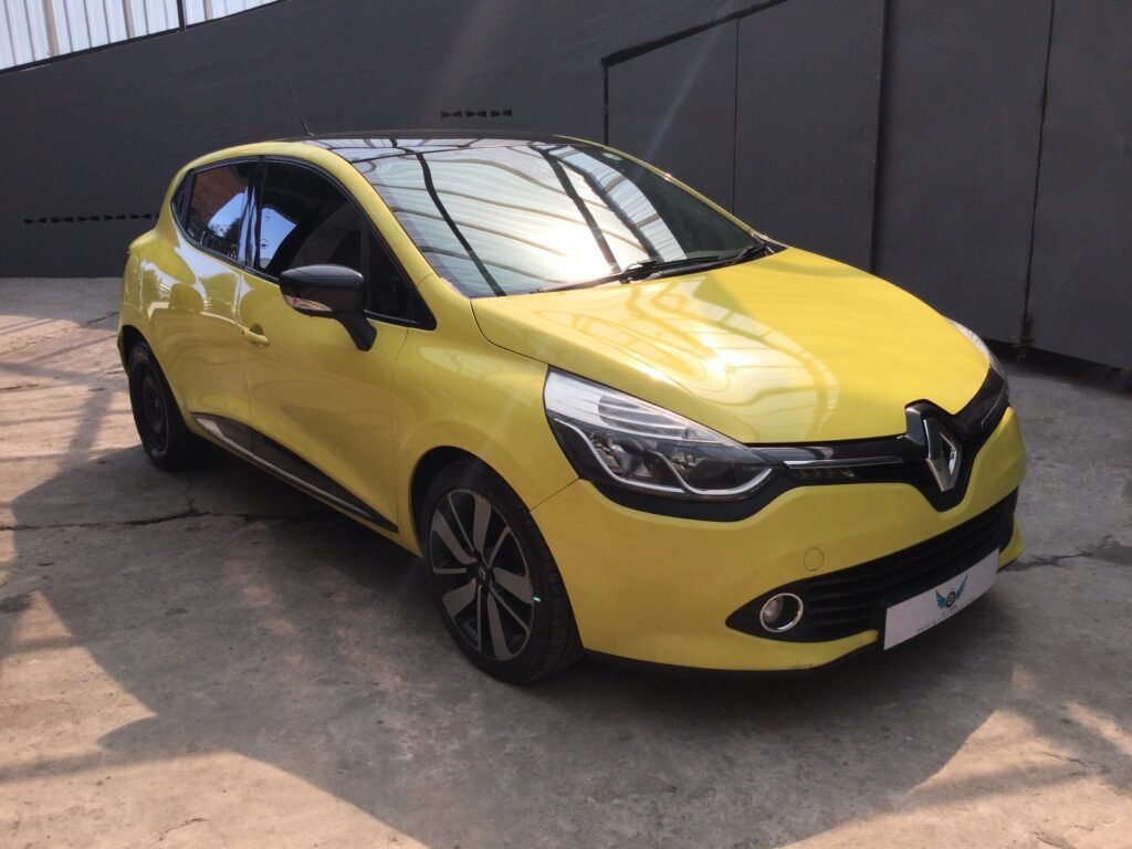 2013 Renault Clio Front View